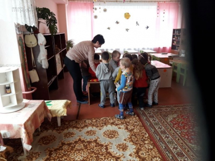 В Мариуполе родители защищают от закрытия детский сад (ФОТО)