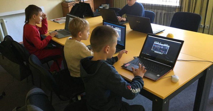 Впервые в Мариуполе детей будут учить программированию в игре Minecraft (ФОТО)