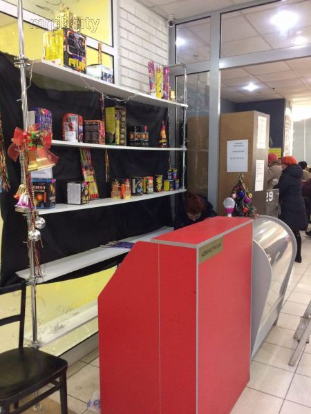 В Мариуполе появились точки продажи фейерверков (ФОТОФАКТ)