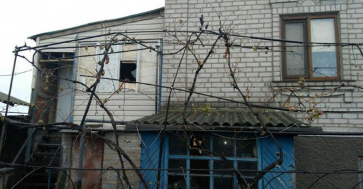 Мариупольские коммунальщики восстанавливают поселок Виноградное после ночного обстрела
