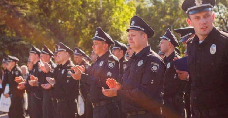 Мариупольцы после 30 смогут стать патрульными с зарплатой от 10 тысяч гривен