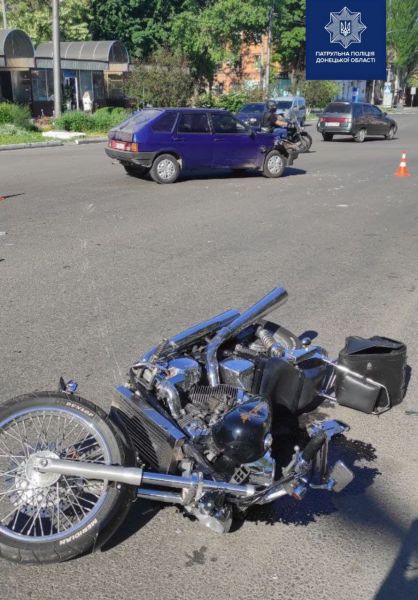 В Мариуполе «ВАЗ» сбил мотоциклиста