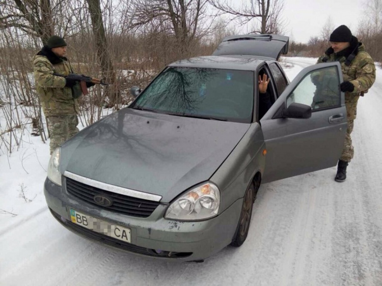 Бойцы «Фантома» оставили жителей Луганска без кипятильников и клея