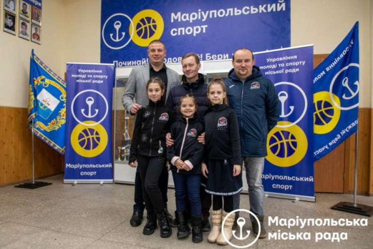 Юные мариупольские фигуристы привезли из Киева 10 медалей