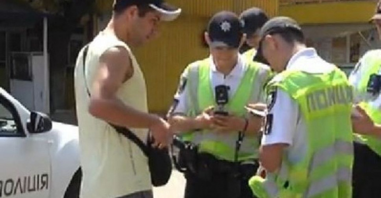 В Мариуполе операция «Пешеход»: полицейские предупреждают и штрафуют нарушителей (ФОТО)