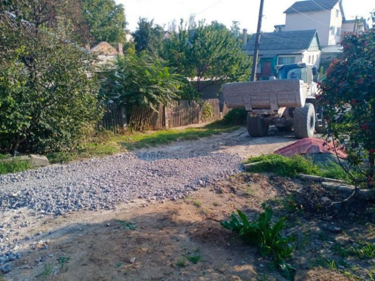 В частном секторе Мариуполя заасфальтируют дорогу после ремонта водопровода