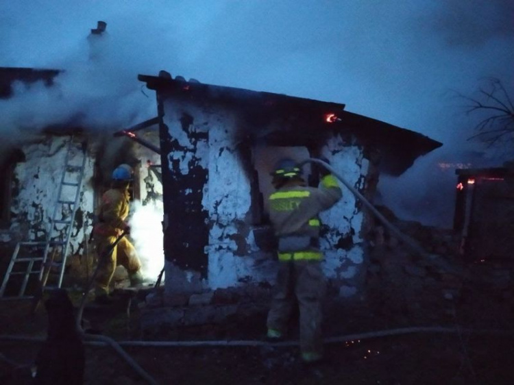 В Мариуполе ранним утром горел жилой дом
