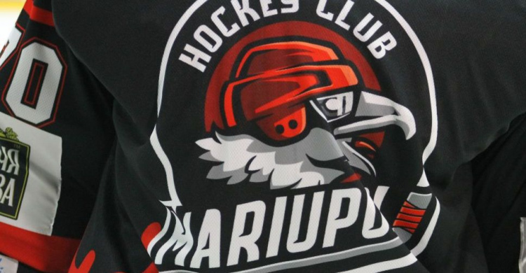 В Мариуполе хоккеисты провели первую тренировку с «боевыми чайками» на груди