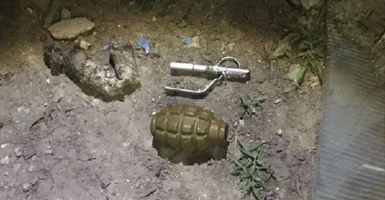Мариуполец закопал в огороде гранату (ФОТО)
