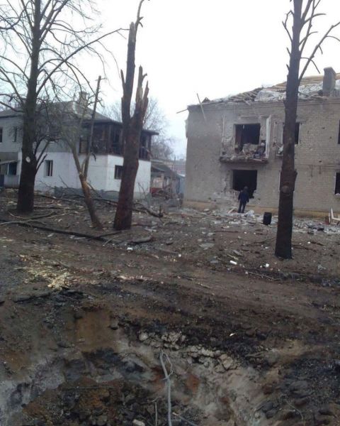 Волноваха попала под обстрел: разбиты жилые кварталы (ФОТОРЕПОРТАЖ)