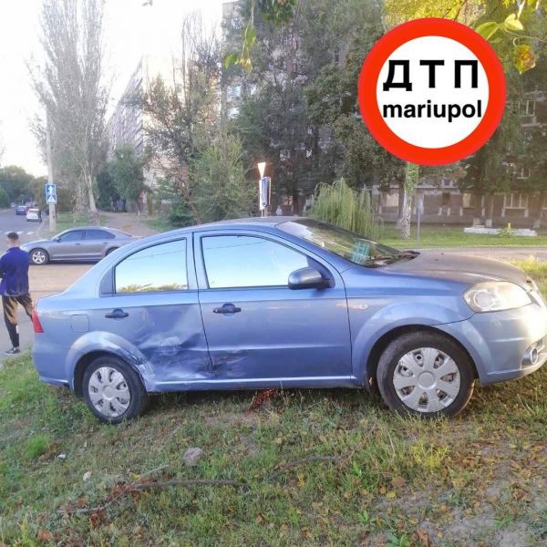 На перекрестке пяти дорог в Мариуполе произошла авария