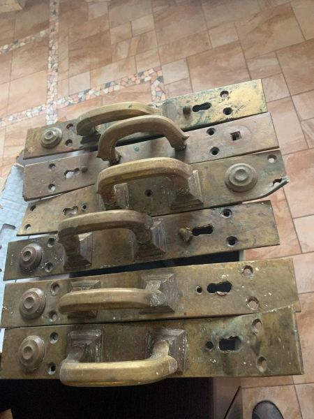 В Мариуполе появятся старинные дверные ручки с историей и клеймом