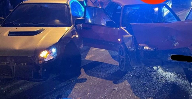 Двое пассажиров и водитель пострадали в ДТП ночью в Мариуполе