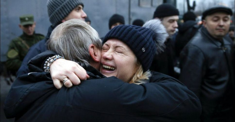 Убийство и теракты в Мариуполе: кого Украина вернула России