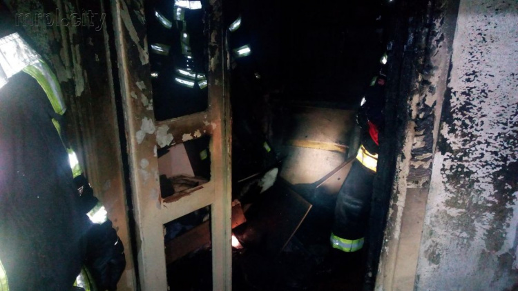 В результате пожара в Мариуполе погибла женщина, 5-летний ребенок получил ожоги (ФОТО)