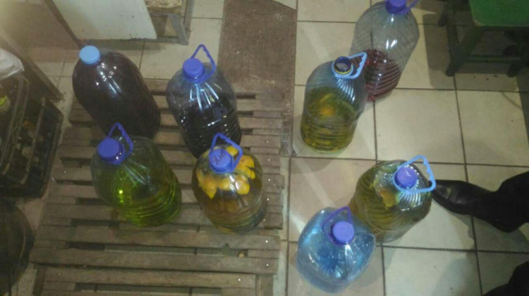 Мариупольцам продавали алкоголь неизвестного происхождения (ФОТО)