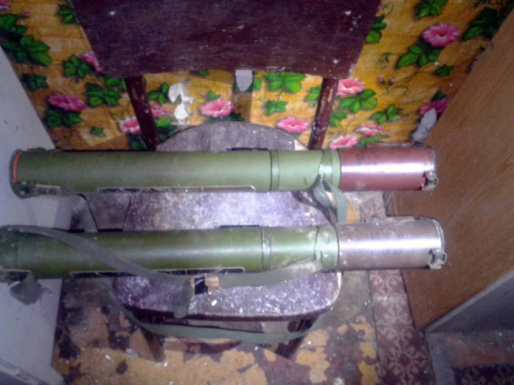 В Донецкой области в заброшенном доме прятали гранаты и гранатометы