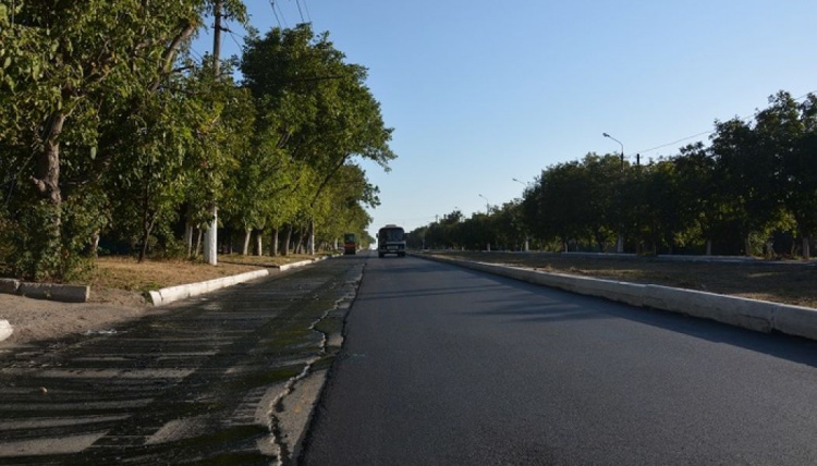 Перед ремонтом дорог в Мариуполе проверяют состояние подземных коммуникаций (ФОТО)