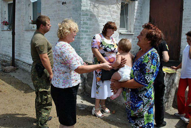 В прифронтовом поселке под Мариуполем многодетная мать месяц не появлялась дома (ФОТО)
