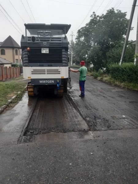 Впервые за полвека: в поселке Мариуполя стартовал капитальный ремонт дороги