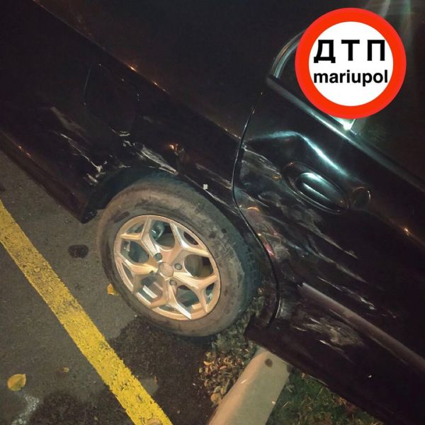 В Мариуполе произошло два ДТП на аварийных участках: один из автомобилей перевернулся