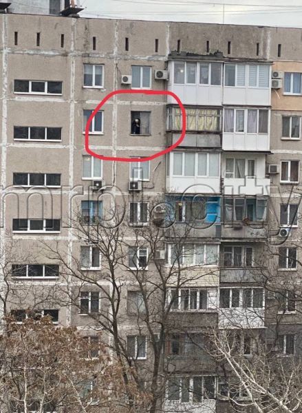 Мариупольская пенсионерка хотела выпрыгнуть из окна на восьмом этаже