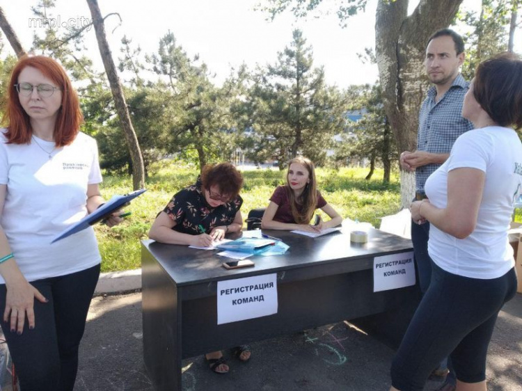В Мариуполе студенты «сделали» журналистов на масштабной эстафете (ФОТО)