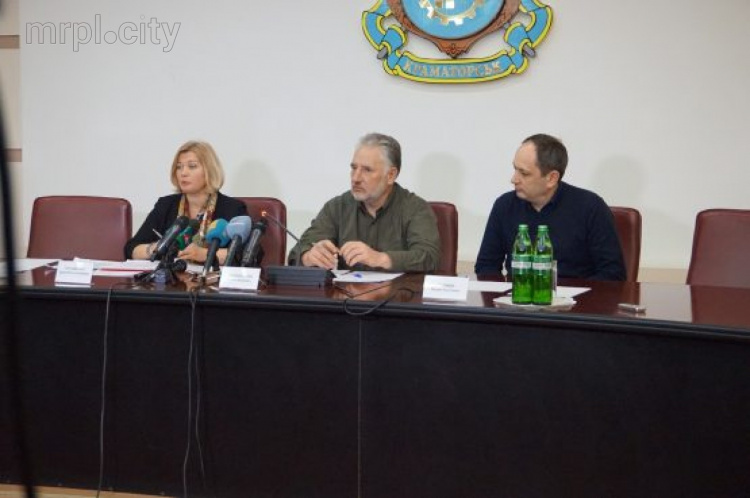 Боевики перестали допускать волонтеров в места содержания пленных, – Геращенко