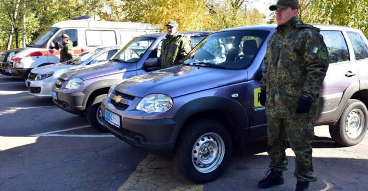 Общины Донбасса передали полиции три автомобиля
