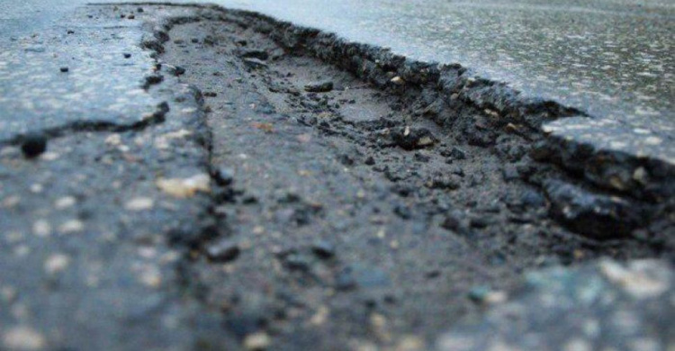 Мариупольцы просят отремонтировать дорогу в Левобережном районе