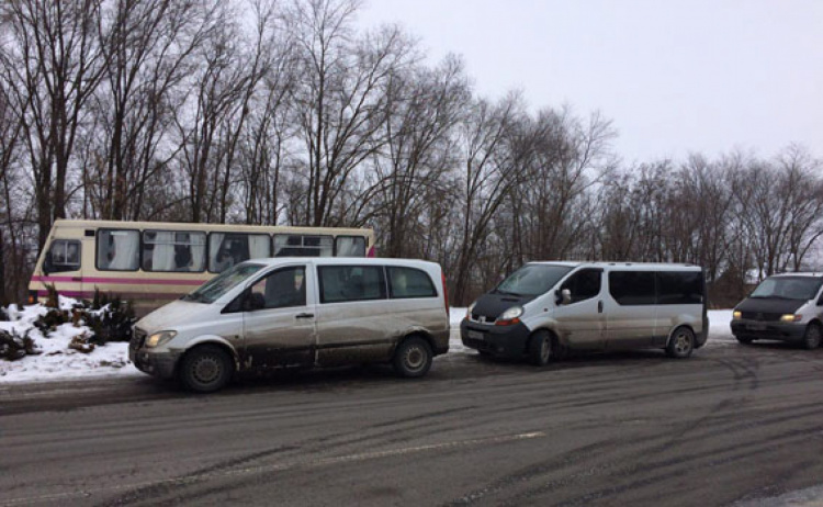 Вблизи контрольного пункта на Донетчине обнаружили 8 незаконных перевозчиков