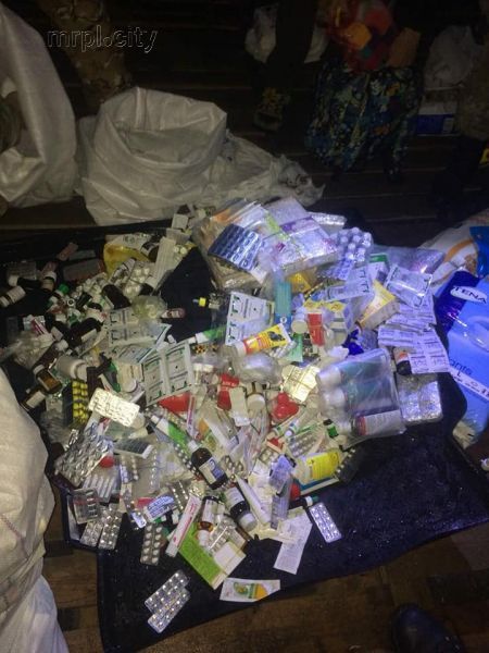 Лекарства на 220 тысяч грн задержали на КПВВ под Мариуполем (ФОТО)