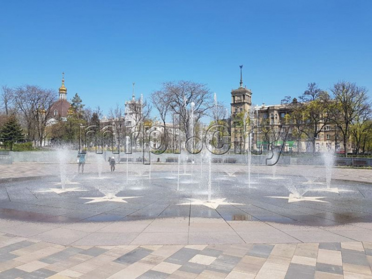 Мариупольские фонтаны заработали после «зимовки»
