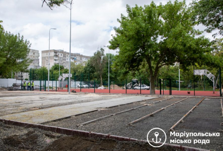 Мини-футбол, теннис и воркаут: в трех школах Мариуполя создадут современные спортивные площадки