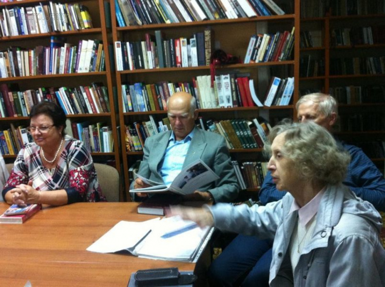 Литераторы открыли празднование Дня города признанием Мариуполю в любви  (ФОТО)