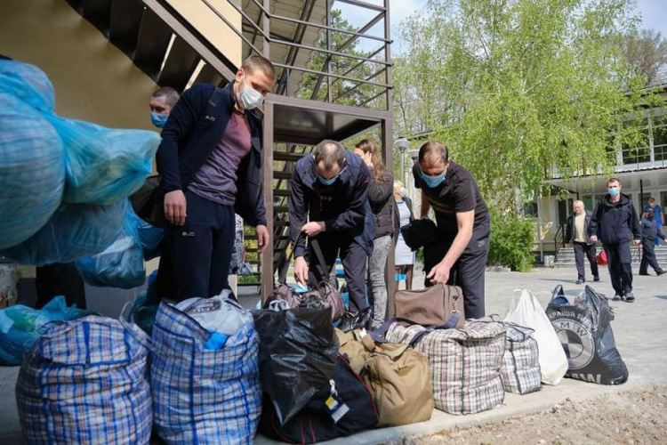 Освобождённые из плена украинцы завершили двухнедельную обсервацию на Донетчине. Какие результаты ПЦР-тестов? (ФОТО)