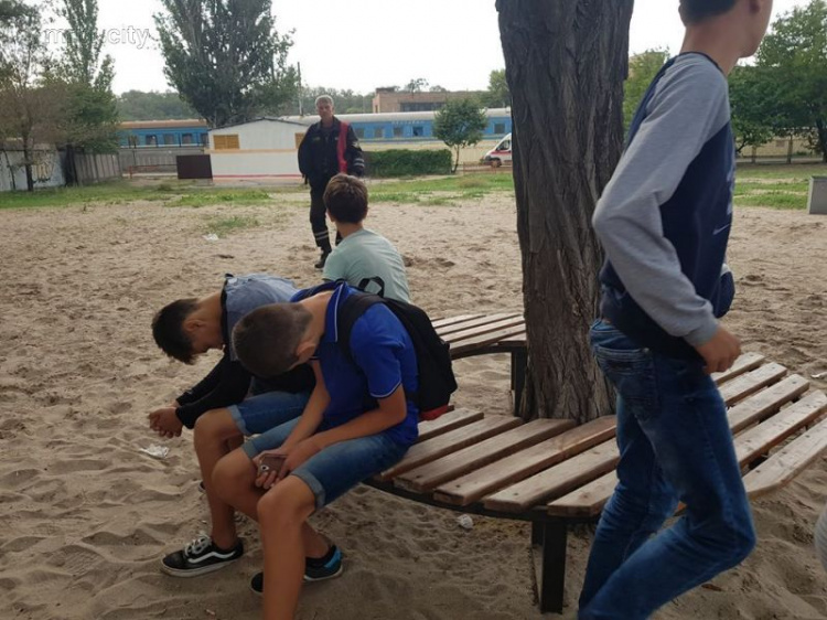 Мариупольских школьников забрали в реанимацию с алкогольным отравлением (ФОТО)
