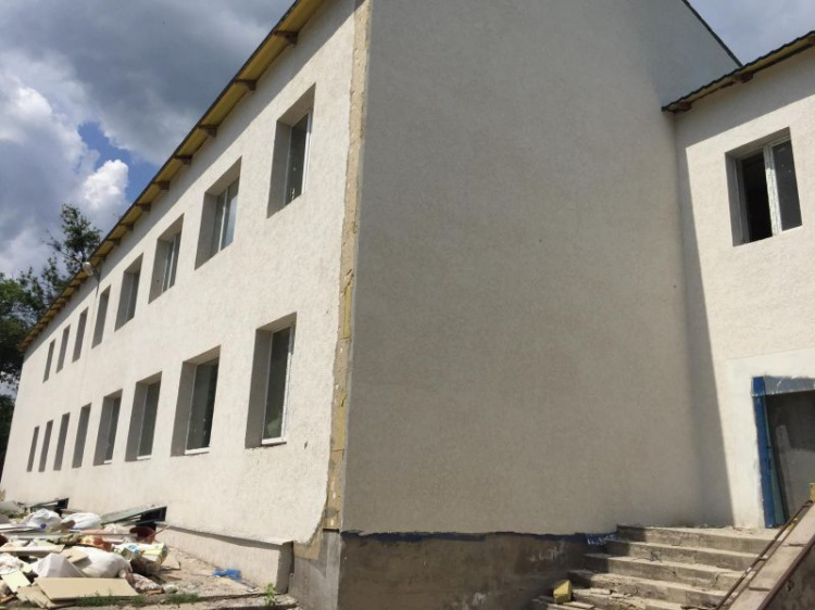 Под Мариуполем завершат ремонт опорной школы после подрядчика-мошенника (ФОТО)