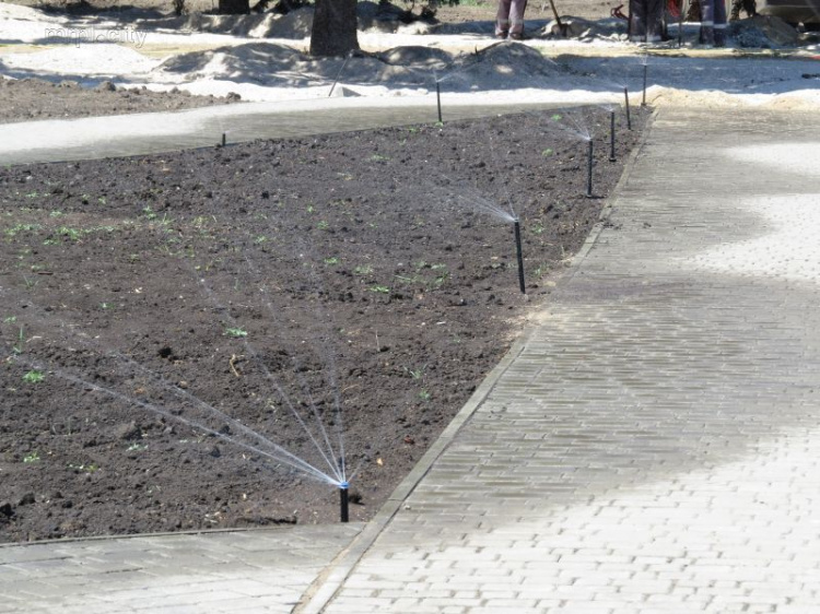 В центре Мариуполя забили сотни струй воды (ФОТО+ВИДЕО)