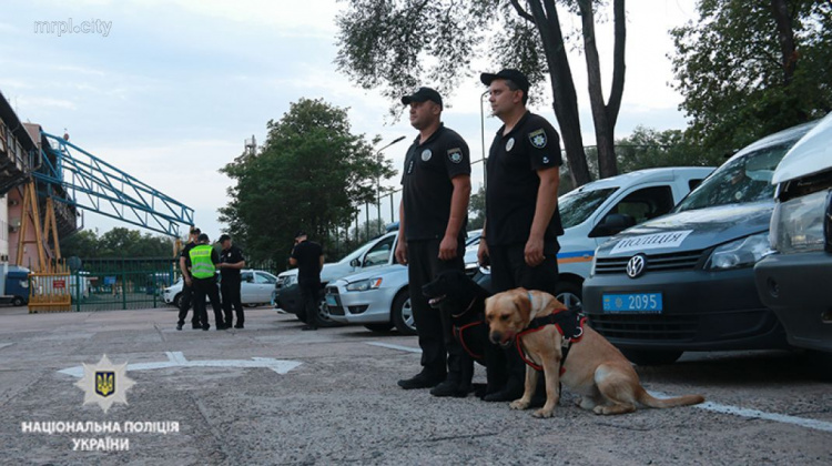 Полицейские рассказали, как начался  2-й тур Премьер-лиги в Мариуполе (ФОТО)