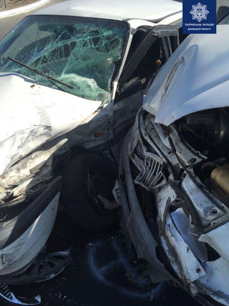 В Мариуполе ДТП с пострадавшими: водителей просят объезжать место аварии