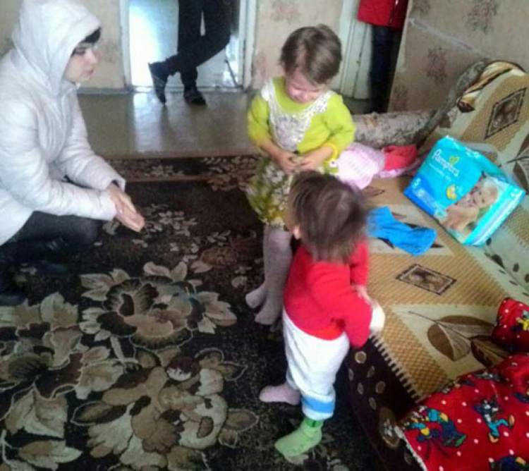 В Донецкой области из наркопритона спасли троих детей