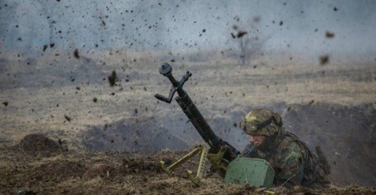 Позиции ВСУ под Мариуполем атаковали боевики, один военный ранен