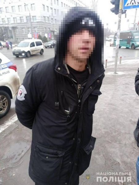 Мариуполец вместе с подельником ограбил постояльца киевского хостела
