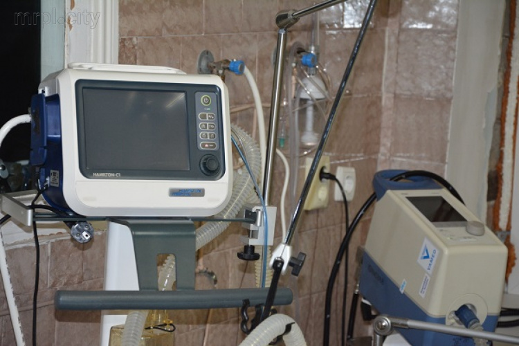 Франция подарила мариупольской больнице мобильный рентген-аппарат (ФОТО)