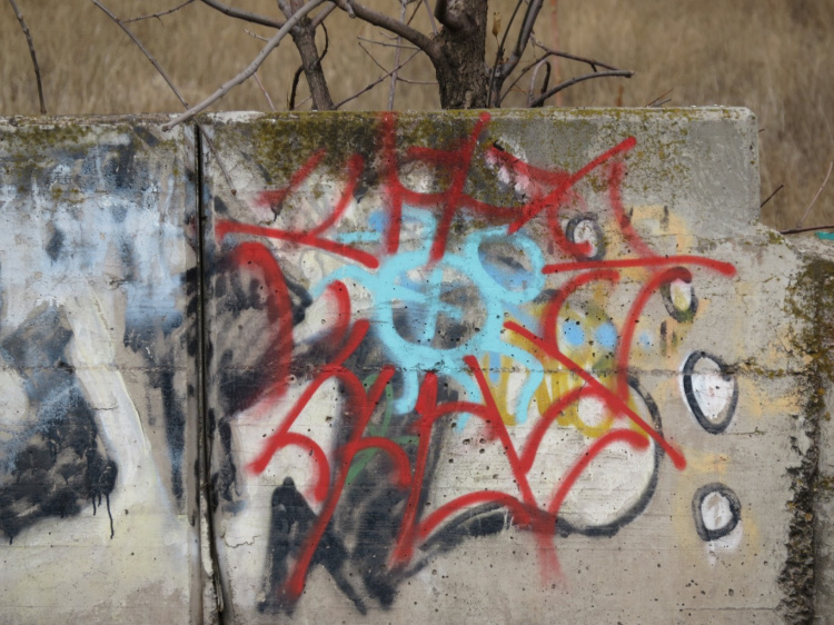 Street art галерея появилась в центре Мариуполя на заброшенной стоянке (ФОТОФАКТ)
