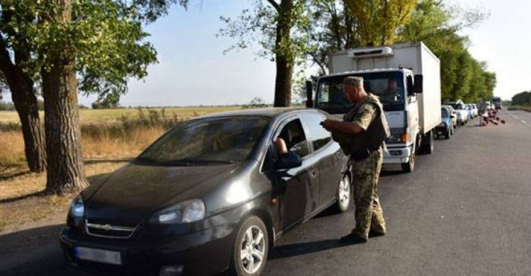 Наркотики и оружие: на блок-постах Донбасса 66 нарушений (ФОТО)