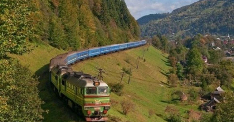 В Карпаты на поезде: из Мариуполя запустят новый ж/д маршрут – самый длинный в Украине