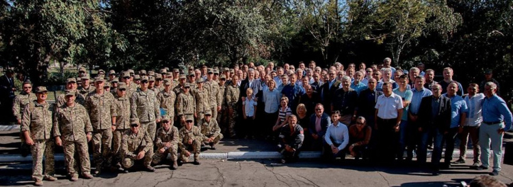 В воскресенье Президент Украины с 60 послами посетил на Донетчине зону ООС (ФОТО)
