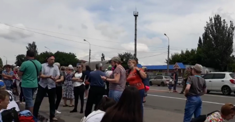 Как украинцы прорывались через КПВВ «Еленовка» (ФОТО + ВИДЕО)